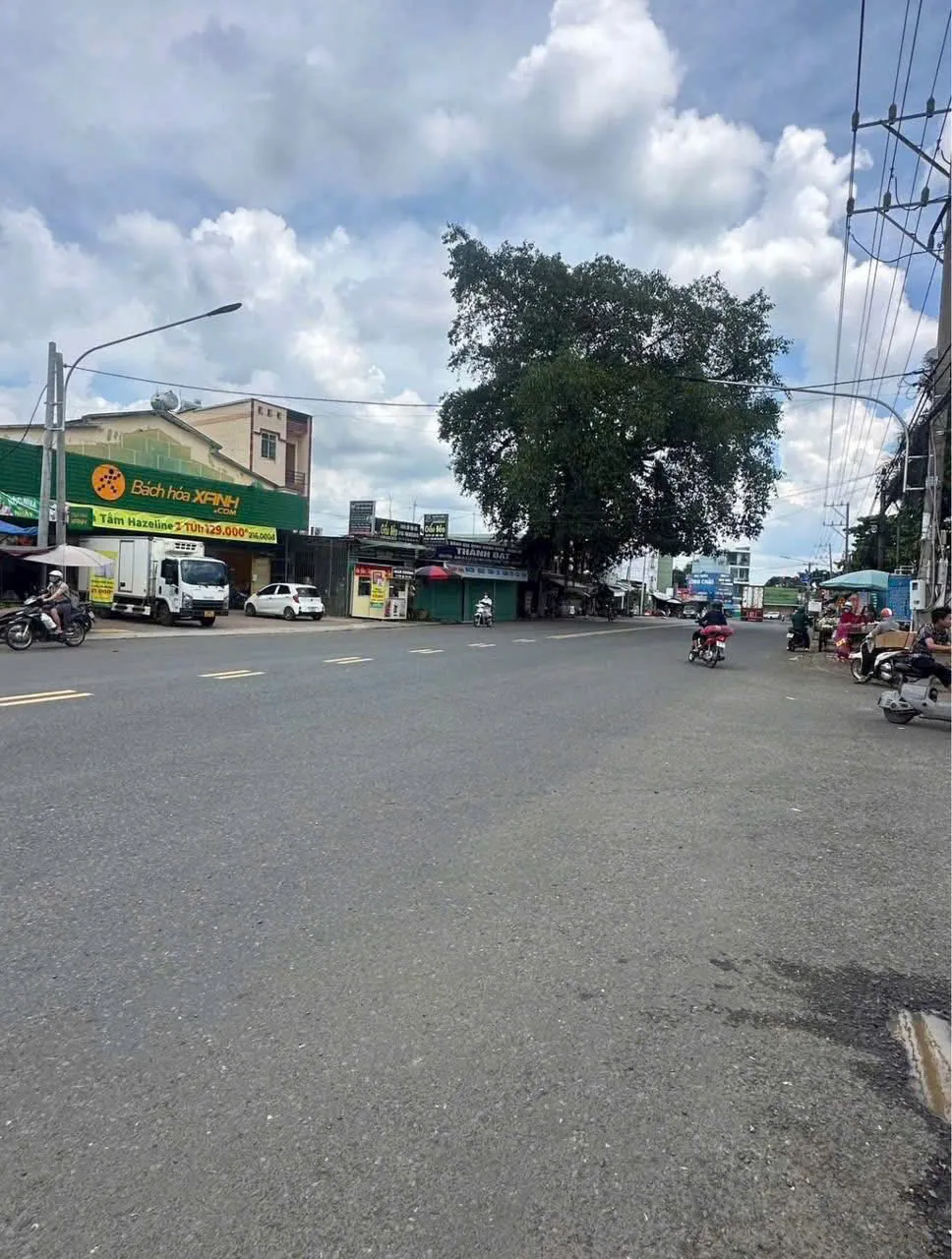 Cần bán gấp căn nhà mặt tiền đường Nguyễn Huệ, Đồng Xoài (cũ)