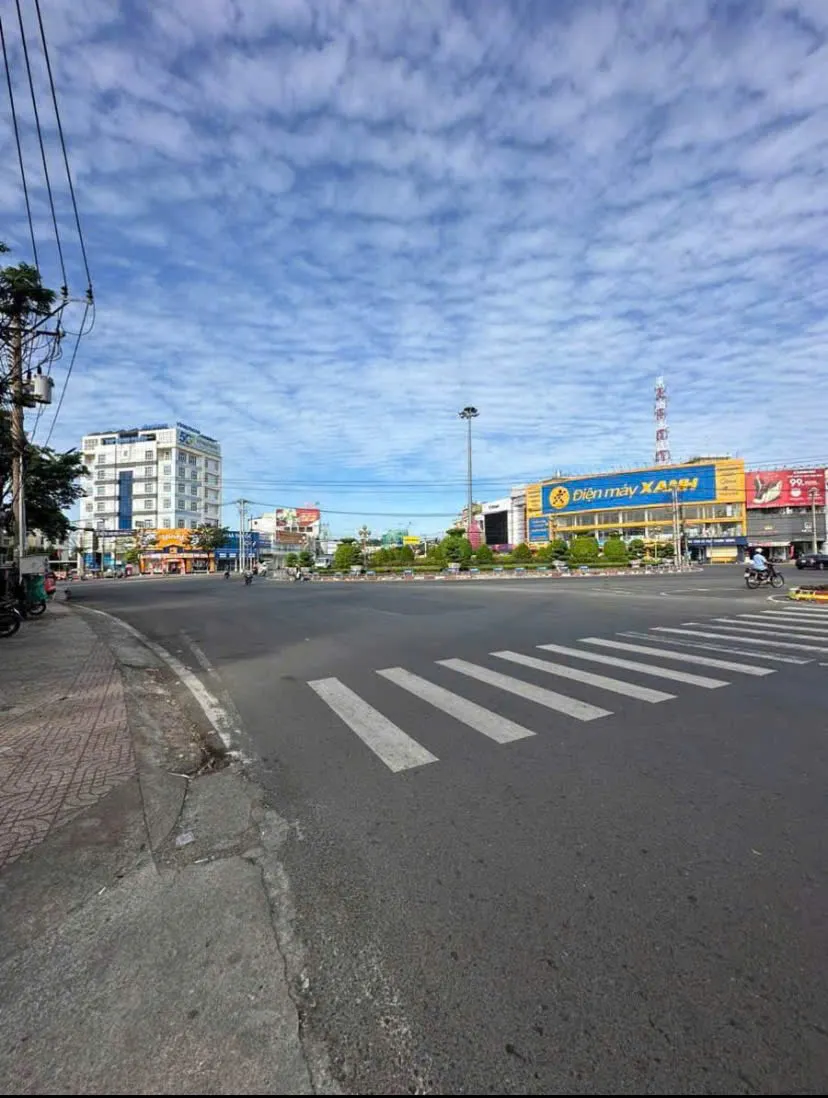 Bán nhà mặt tiền QL14 trung tâm ngã tư Đồng Xoài